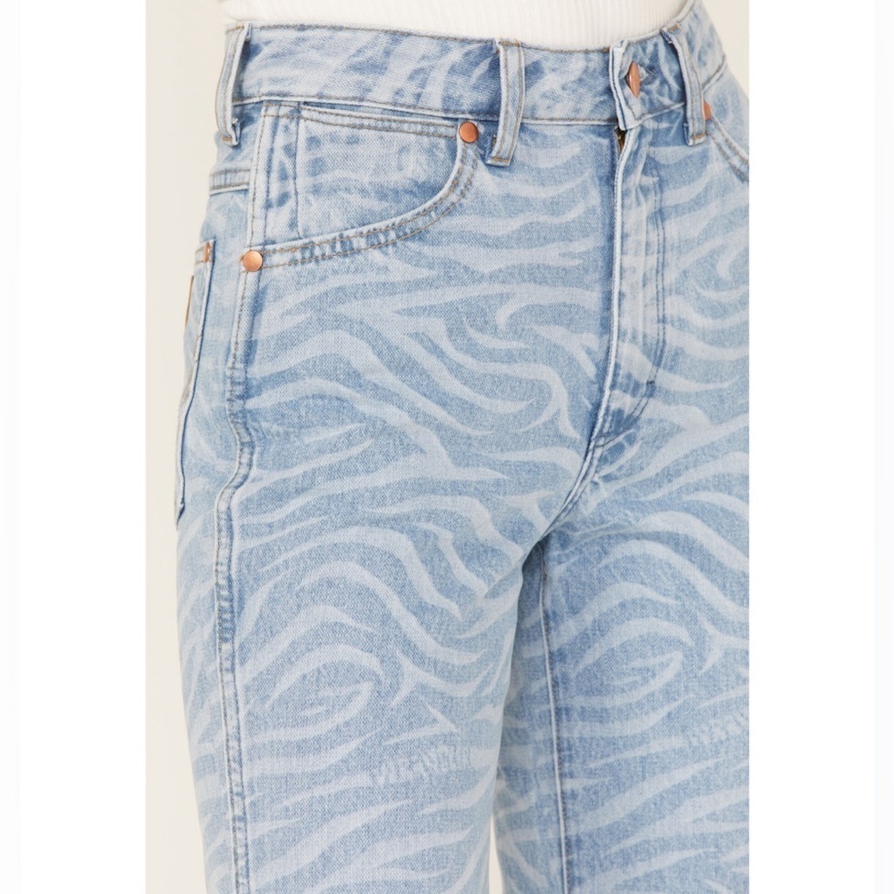 Wrangler FP Women's Meow Laser Tiger Print Wanderer Flare Jean Wide Anthropologi - Picture 3 of 10